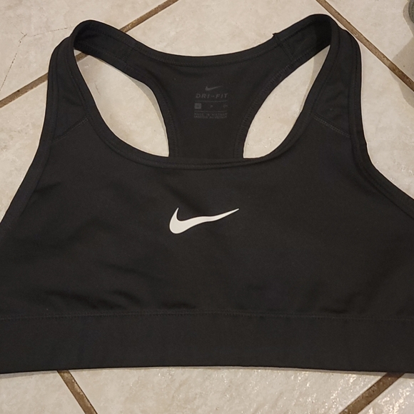 Nike sports bras - Picture 6 of 8